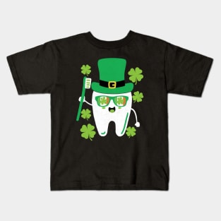 Leprechaun Tooth Shamrock St Patrick Day Dentist Kids T-Shirt